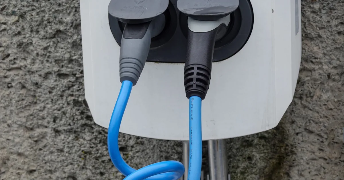 Charger Mobil Listrik Portabel: Daya, Kabel, dan Keamanan Instalasi