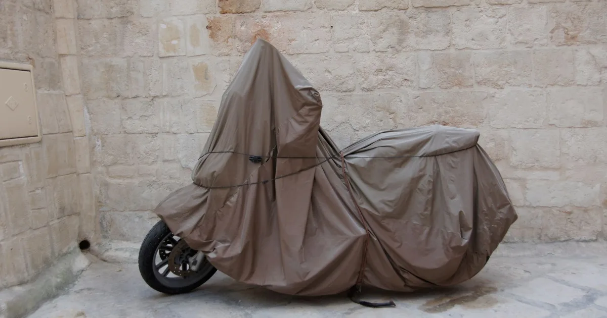 Cover Motor: Bahan Anti Air yang Tidak Bikin Cat Kusam