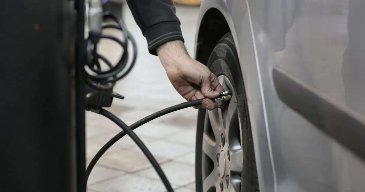 Tekanan Angin Ban Mobil yang Benar dan Cara Mengeceknya